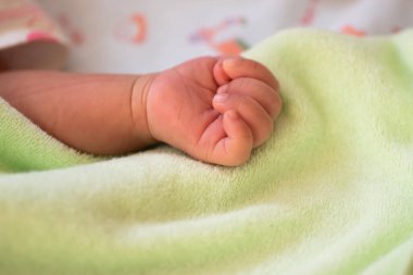 Yeni doğmuş bebek sağ eli.
