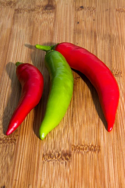 Piros és zöld chili — Stock Fotó