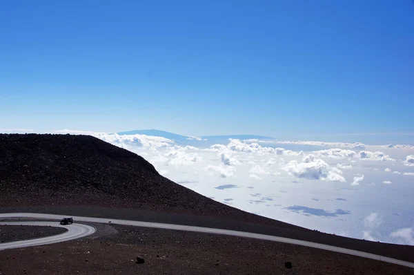 Street a Mauna-Kea-Observatory, Hawaii, EE.UU. — Foto de Stock