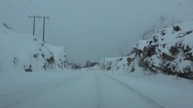 E10 kar fırtınası sırasında Norveç sürücü
