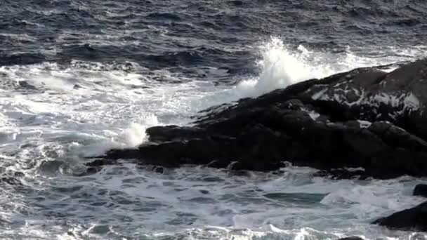 Повільне руйнування хвиль — стокове відео