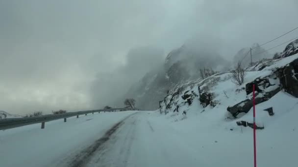 Οδηγείτε με το E10 κατά τη διάρκεια μια χιονοθύελλα, Νορβηγία — Αρχείο Βίντεο