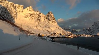 Moskenes Flakstad üzerinde sürücü Lofoten, Norveç