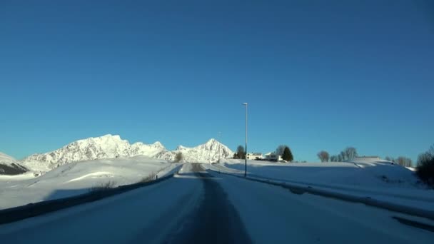 Conduzca cerca de Barstrand en el Lofoten, Noruega — Vídeos de Stock