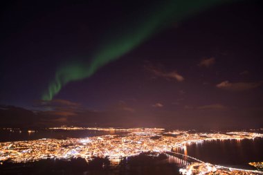 Tromso, Norveç üzerinden Kuzey ışıkları