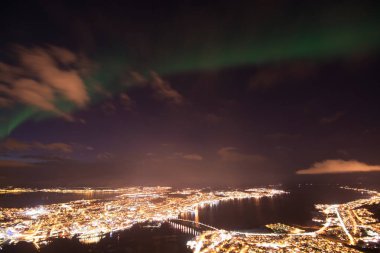 Tromso, Norveç üzerinden Kuzey ışıkları