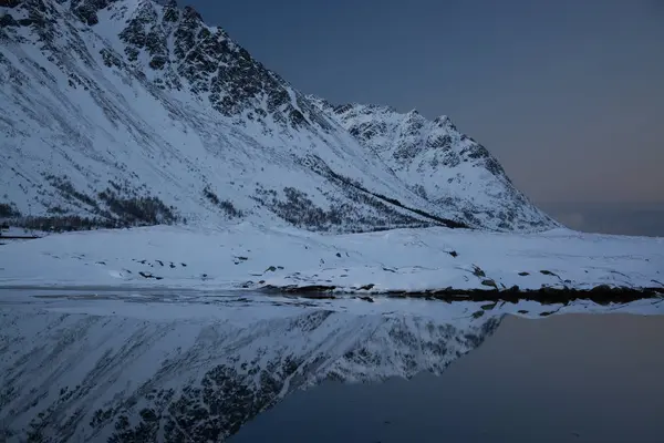 Kväll vid en sjö i Knutstad, Norge — Stockfoto