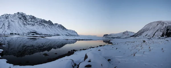 Avond in een meer bij Knutstad, Noorwegen — Stockfoto