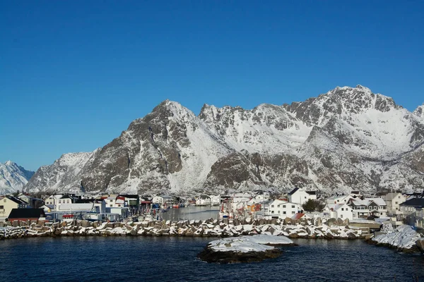 Henningsvaer en el Lofoten, Noruega, en invierno —  Fotos de Stock