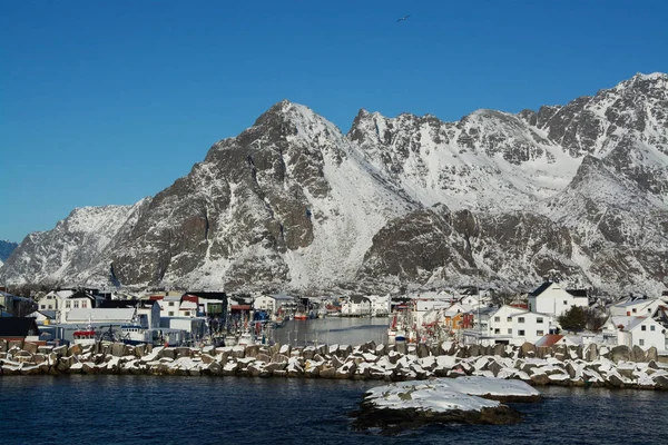 Henningsvaer no Lofoten, Noruega, no inverno — Fotografia de Stock