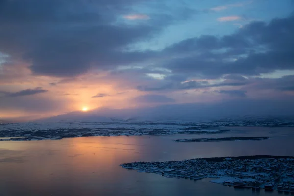 Zonsondergang over Tromsø, Noorwegen — Stockfoto