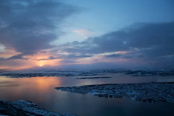 Zonsondergang over Tromsø, Noorwegen — Stockfoto