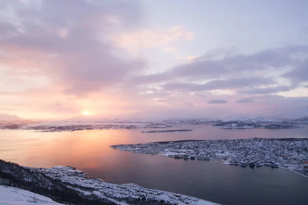 Solnedgång över Tromsö, Norge — Stockfoto