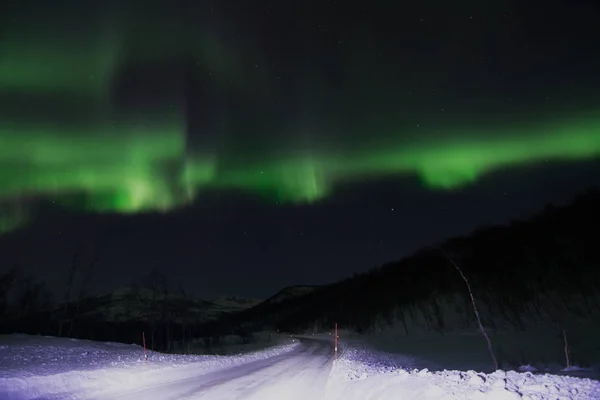 Noorderlicht in de buurt van Lyfjord, Noorwegen — Stockfoto