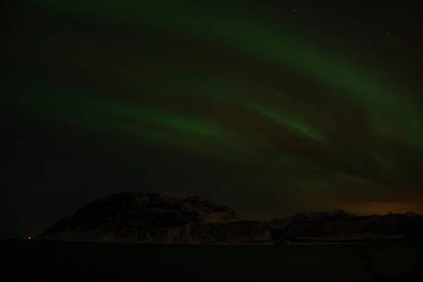 Luces boreales en Bremnes cerca de Harstad, Noruega —  Fotos de Stock