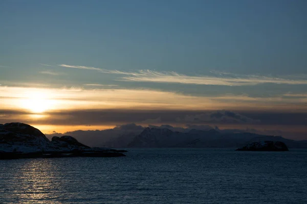 Puesta de sol en el Lofoten, Noruega — Foto de Stock