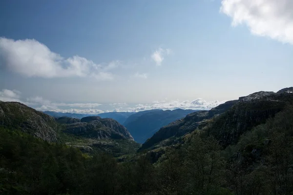 Caminho para o Preikestolen, Rogaland, Noruega — Fotografia de Stock