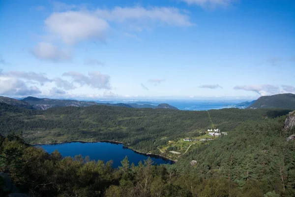 Cesta do Preikestolen, Rogaland, Norsko — Stock fotografie