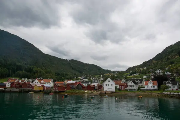 Solvorn at the Lustrafjorden, Sogn og Fjordane,挪威 — 图库照片