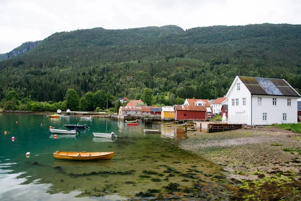 Solvorn en el Lustrafjorden, Sogn og Fjordane, Noruega — Foto de Stock