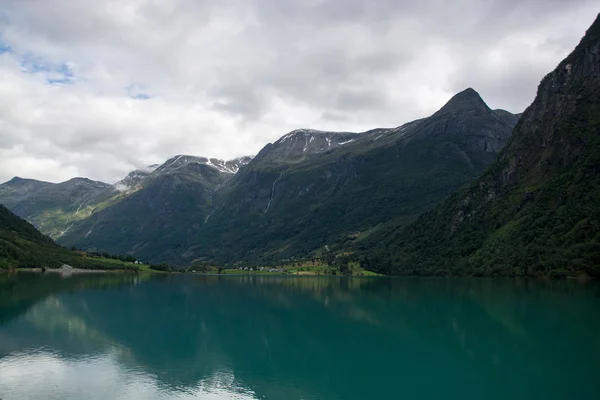 See bei briksdalsbreen, sogn og fjordane, Norwegen — Stockfoto