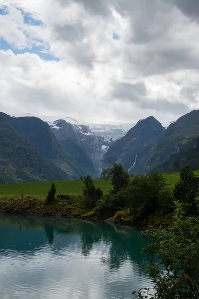 Lake near Briksdalsbreen, Sogn og Fjordane, Norway — Stock fotografie