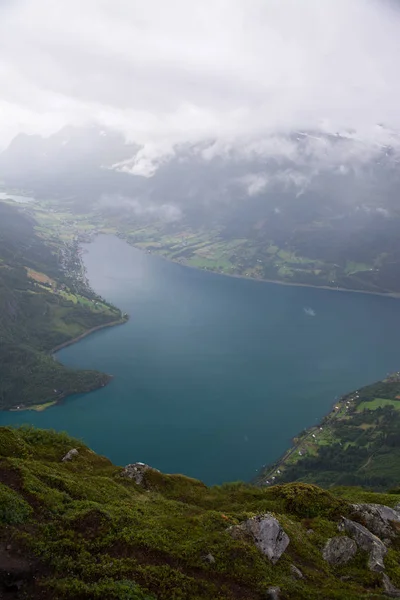 Nézd meg Hoven hegy, Nordfjord, Norvégia — Stock Fotó