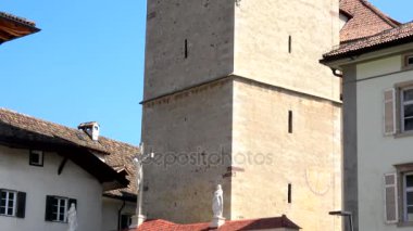 Kaltern bir der Weinstrasse, İtalyan Caldaro sulla Strada del Vino, South Tyrol, Kuzey Italya'nin bir yerleşim yeri olduğunu.
