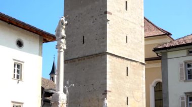 Kaltern bir der Weinstrasse, İtalyan Caldaro sulla Strada del Vino, South Tyrol, Kuzey Italya'nin bir yerleşim yeri olduğunu.