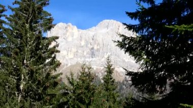 Rosengarten İtalyan Catinaccio, Kuzey İtalya'nın Dolomites bir massif grubudur.