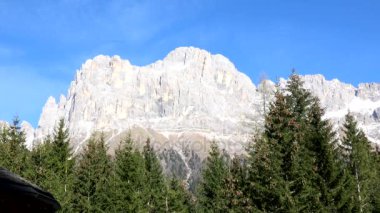 Rosengarten İtalyan Catinaccio, Kuzey İtalya'nın Dolomites bir massif grubudur.