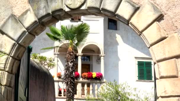 Kaltern バインシュトラーセ イタリアの Caldaro スッラ ストラーダ ヴィーノは北イタリアの南チロル地方の自治体 — ストック動画