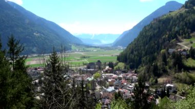Taufers kuma bir İtalya'nın Pazar Kuzey İtalya'daki South Tyrol hızlı hareket yeridir.