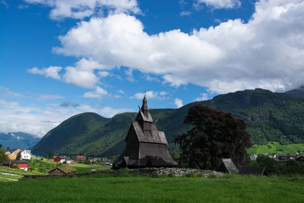 Hopperstad Stabkirche, sogn og fjordane, Norwegen — Stockfoto