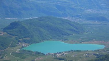 Lake Kaltern, İtalyan Lago di Caldaro, South Tyrol, İtalya için Kaltern belediyesinde bir göldür.
