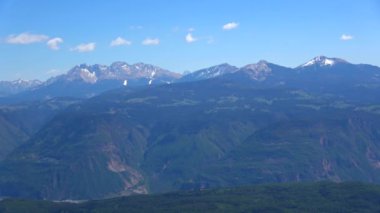 Bozen Kaltern üzerinden gelen kaydırma göl Kaltern, South Tyrol, İtalya.