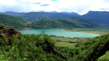 Lake Kaltern, İtalyanca: Lago di Caldaro, South Tyrol, İtalya için Kaltern belediyesinde bir göl olan.
