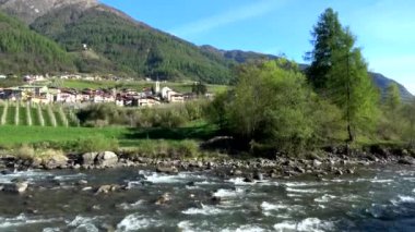 İtalya'nın Kuzey İtalya'daki Trentino de Caldes olduğunu.