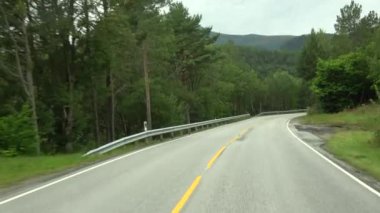 Ağustos ayında ülke yolda Rv64 Andalsnes ve Afarnes, Norveç arasında sürücü.