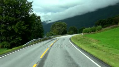 Ağustos ayında ülke yolda Rv64 Andalsnes ve Afarnes, Norveç arasında sürücü.
