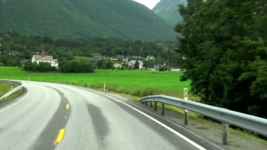 Ağustos ayında ülke yolda Rv64 Andalsnes ve Afarnes, Norveç arasında sürücü.