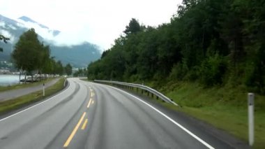 Ağustos ayında ülke yolda Rv64 Andalsnes ve Afarnes, Norveç arasında sürücü.
