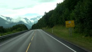 Ağustos ayında ülke yolda Rv64 Andalsnes ve Afarnes, Norveç arasında sürücü.
