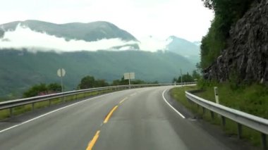 Ağustos ayında ülke yolda Rv64 Andalsnes ve Afarnes, Norveç arasında sürücü.