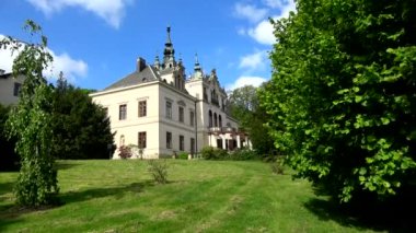 Sarayın Velke Brezno Velke Brezno, Alman Grosspriesen, Çek Cumhuriyeti Usti nad Labem bölgesinde yer almaktadır.