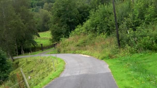 Conduzca Agosto Por Carretera Campo Fv182 Iglesia Pentagrama Rodven Noruega — Vídeos de Stock