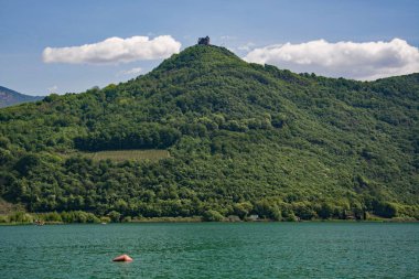 Lake Kaltern, İtalyan Lago di Caldaro, South Tyrol, İtalya için Kaltern belediyesinde bir göldür