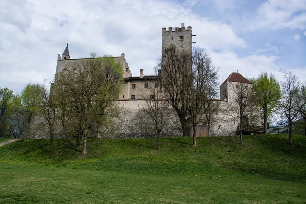 Palacio Bruneck Antiguo Castillo Una Colina Bruneck Trentino Alto Adigio —  Fotos de Stock