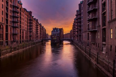 Speicherstadt veya Ambarlar şehir Hamburg, Almanya dünyanın en büyük depo bölgesi olduğunu.