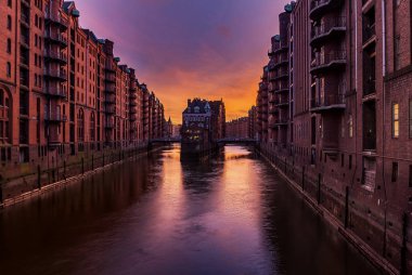 Speicherstadt veya Ambarlar şehir Hamburg, Almanya dünyanın en büyük depo bölgesi olduğunu.